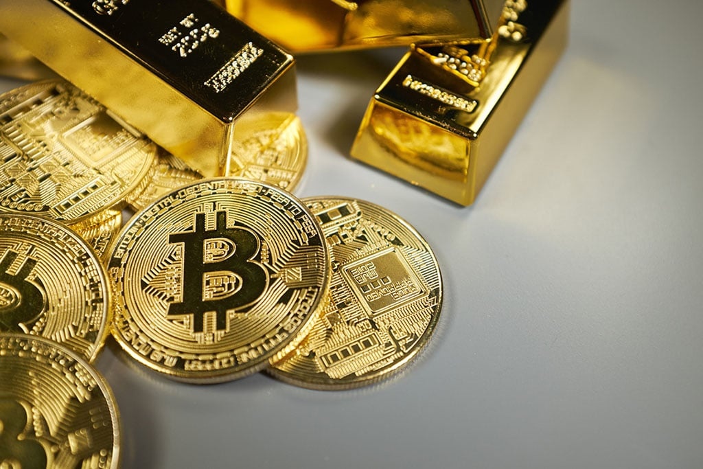 Bitcoin vs Gold: What Will Dominate as US Jobs Data Looms
